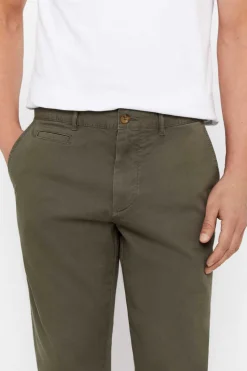 Calcas Chino Leves Corte Slim