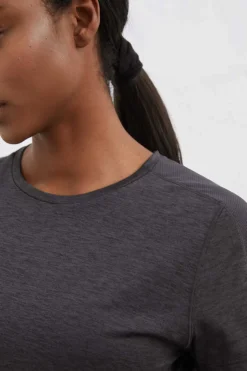 Dash and Stars Outdoor-Camisola Preta Ultraleve