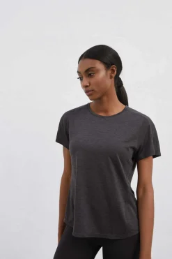 Dash and Stars Outdoor-Camisola Preta Ultraleve