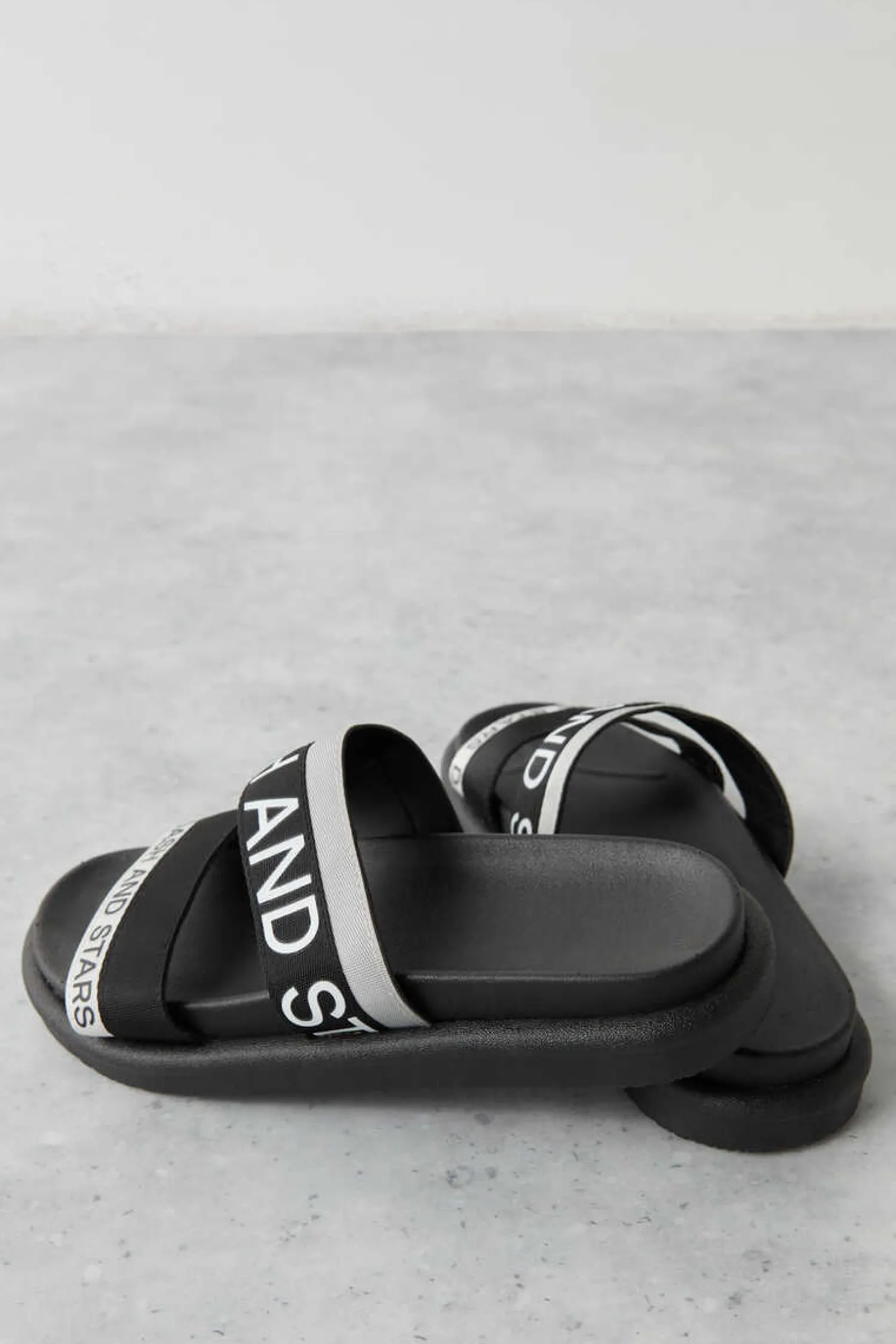 Dash and Stars Chinelos-Chinelos Tiras Logo Cinzento