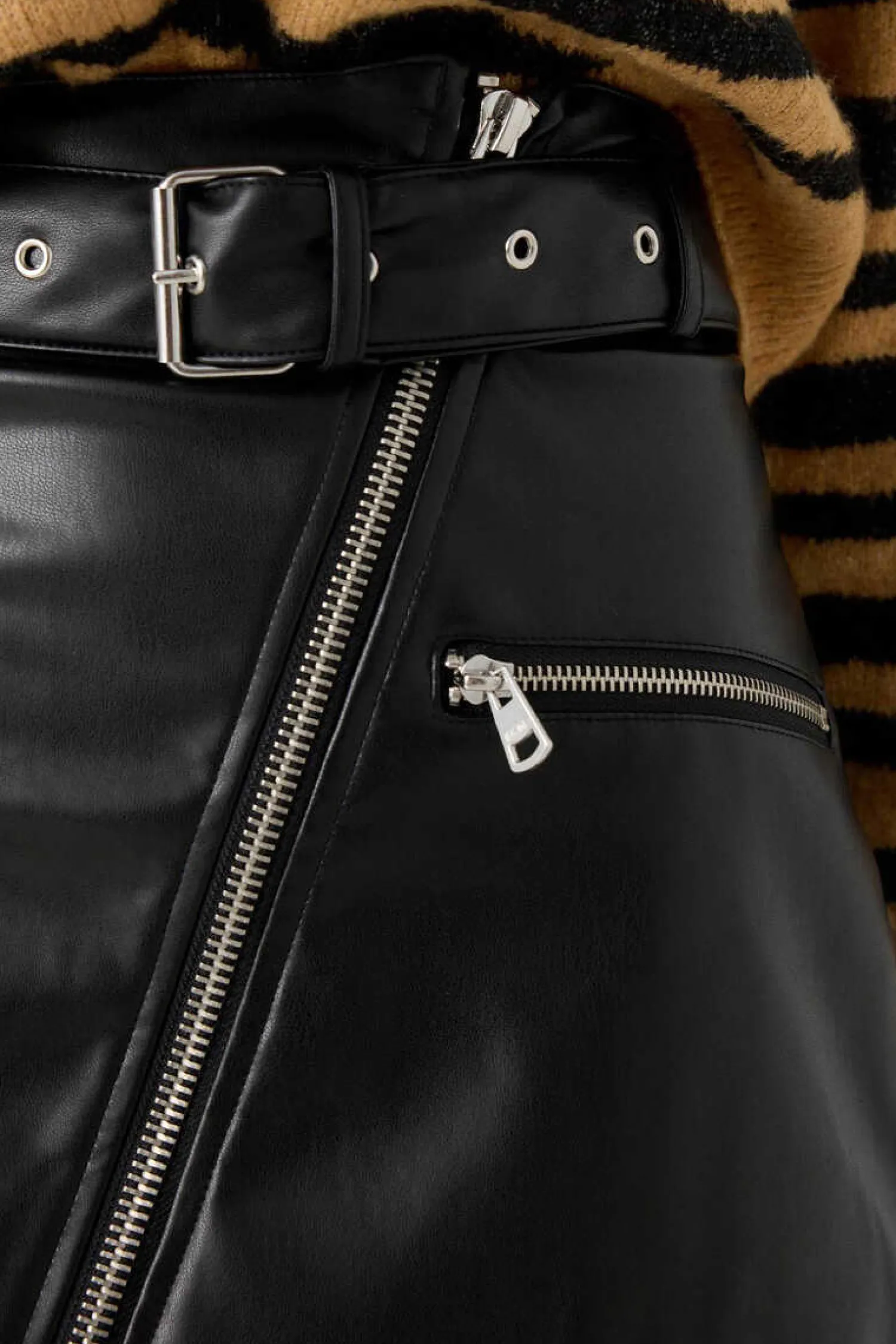 Inside Saias-Minissaia A Imitar Pele Com Cinto