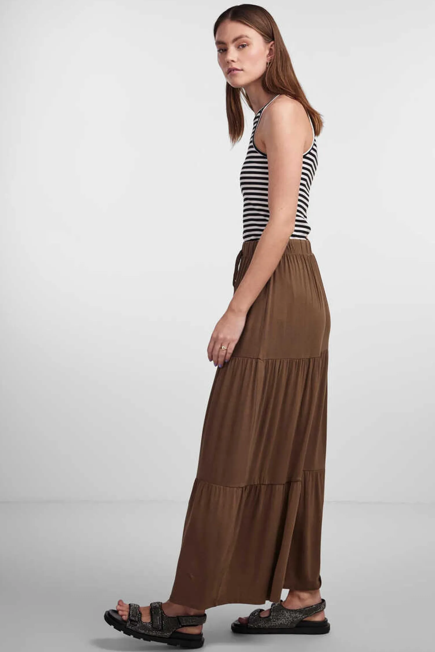 Pieces Saias-Saia Comprida Com Fecho Em Forma De Laco.