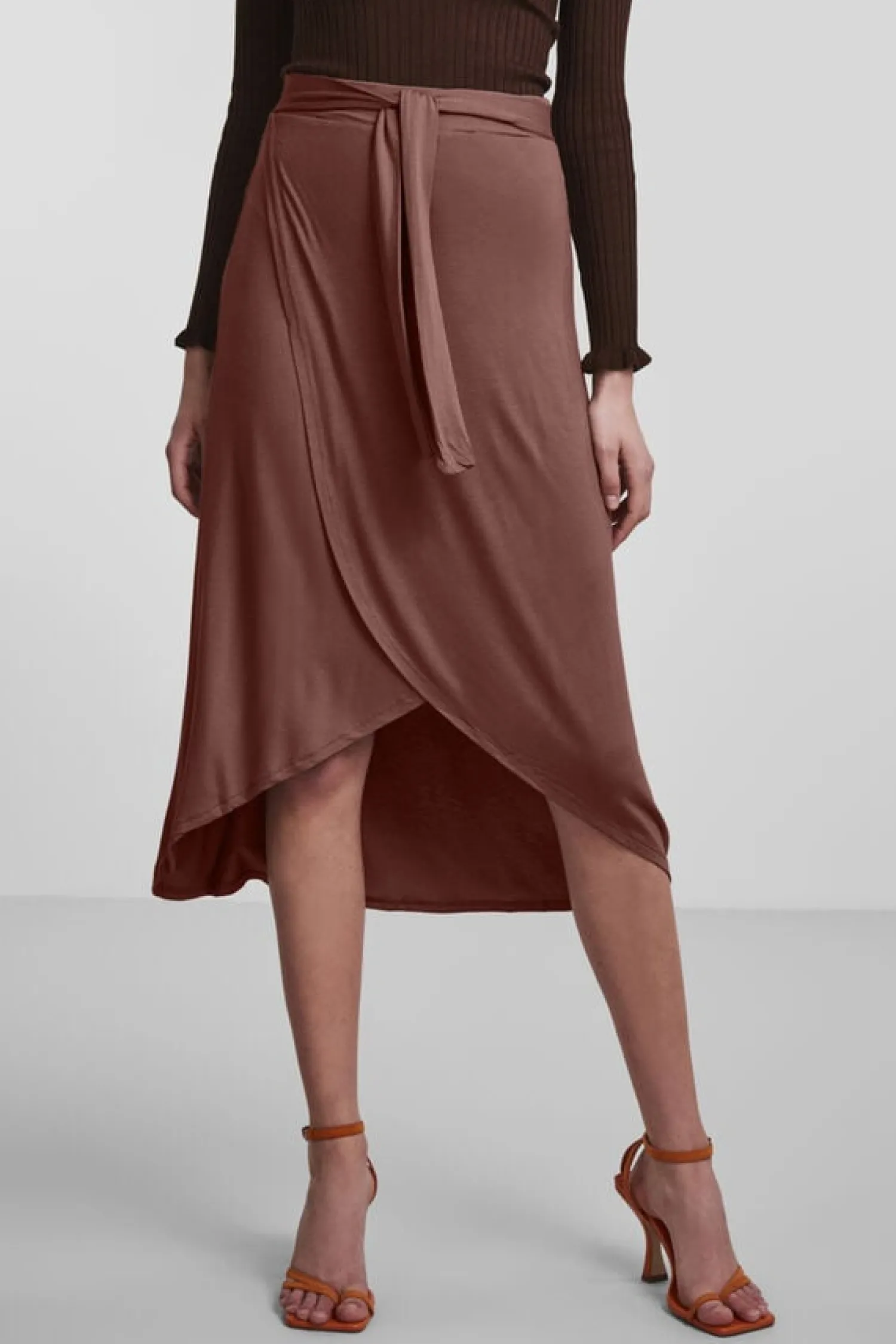 Pieces Saias-Saia Midi Com Fecho Em Forma De Laco.