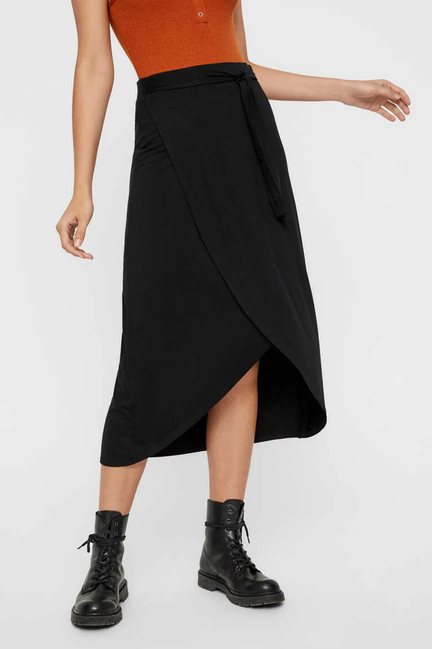 Pieces Saias-Saia Midi Com Fecho Em Forma De Laco.