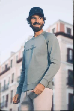 Ooto Sweatshirt Gola Redonda Com Logo Frontal Cinzento Hot