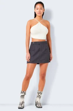 Noisy May Saias-Taillierter Rock