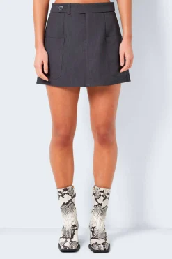 Noisy May Saias-Taillierter Rock