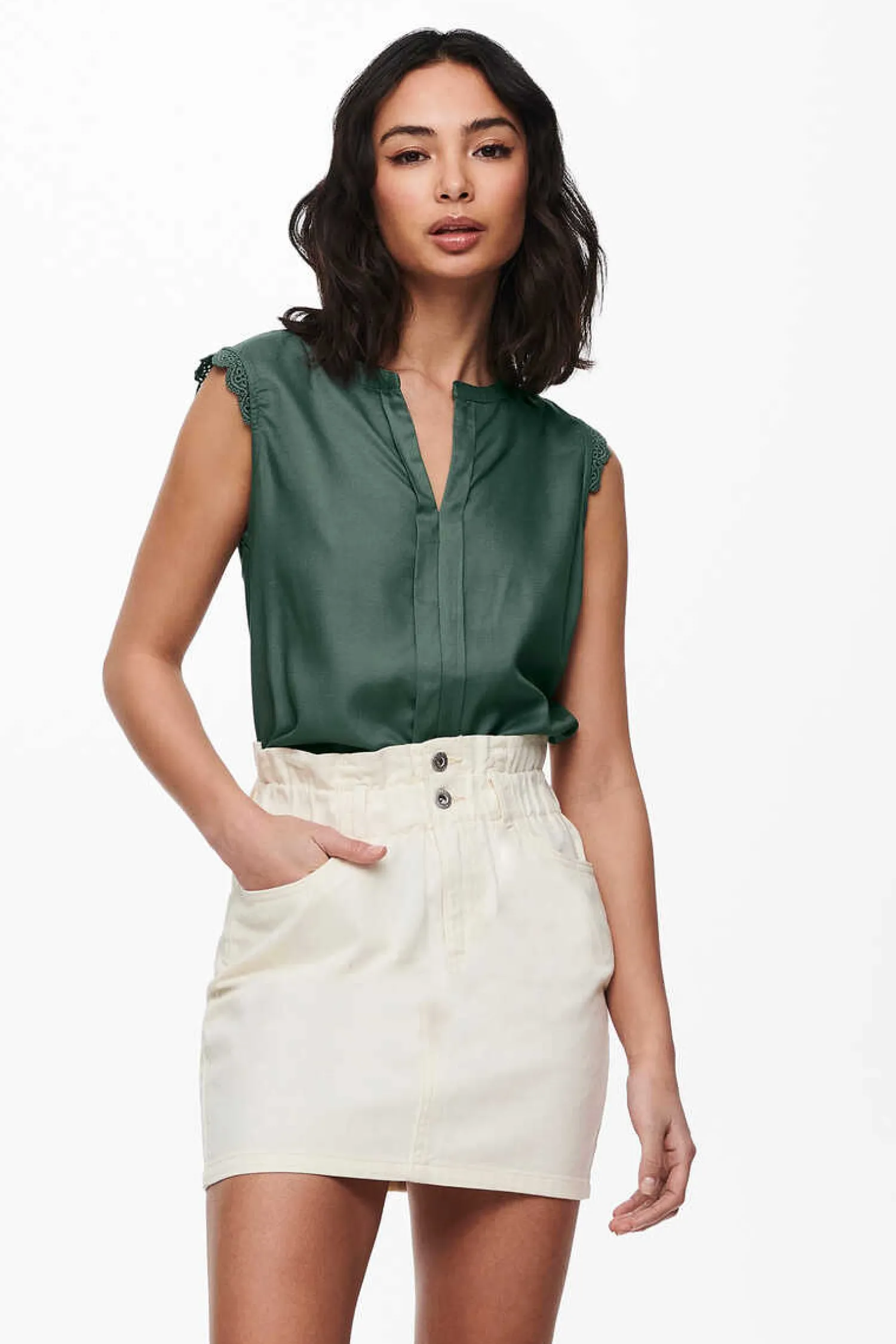 Only T-Shirts-Top Sem Mangas Com Decote Em Bico.