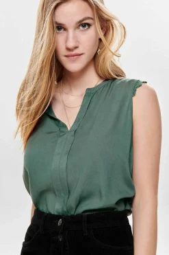 Only T-Shirts-Top Sem Mangas Com Decote Em Bico.