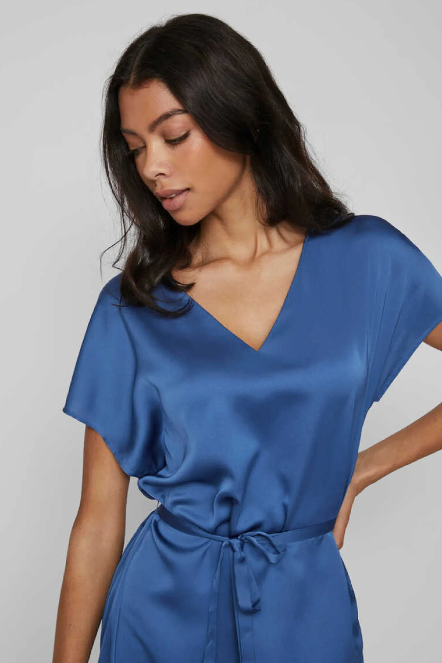 Vila Vestidos E Macacoes-Vestido Midi Acetinado De Manga Curta