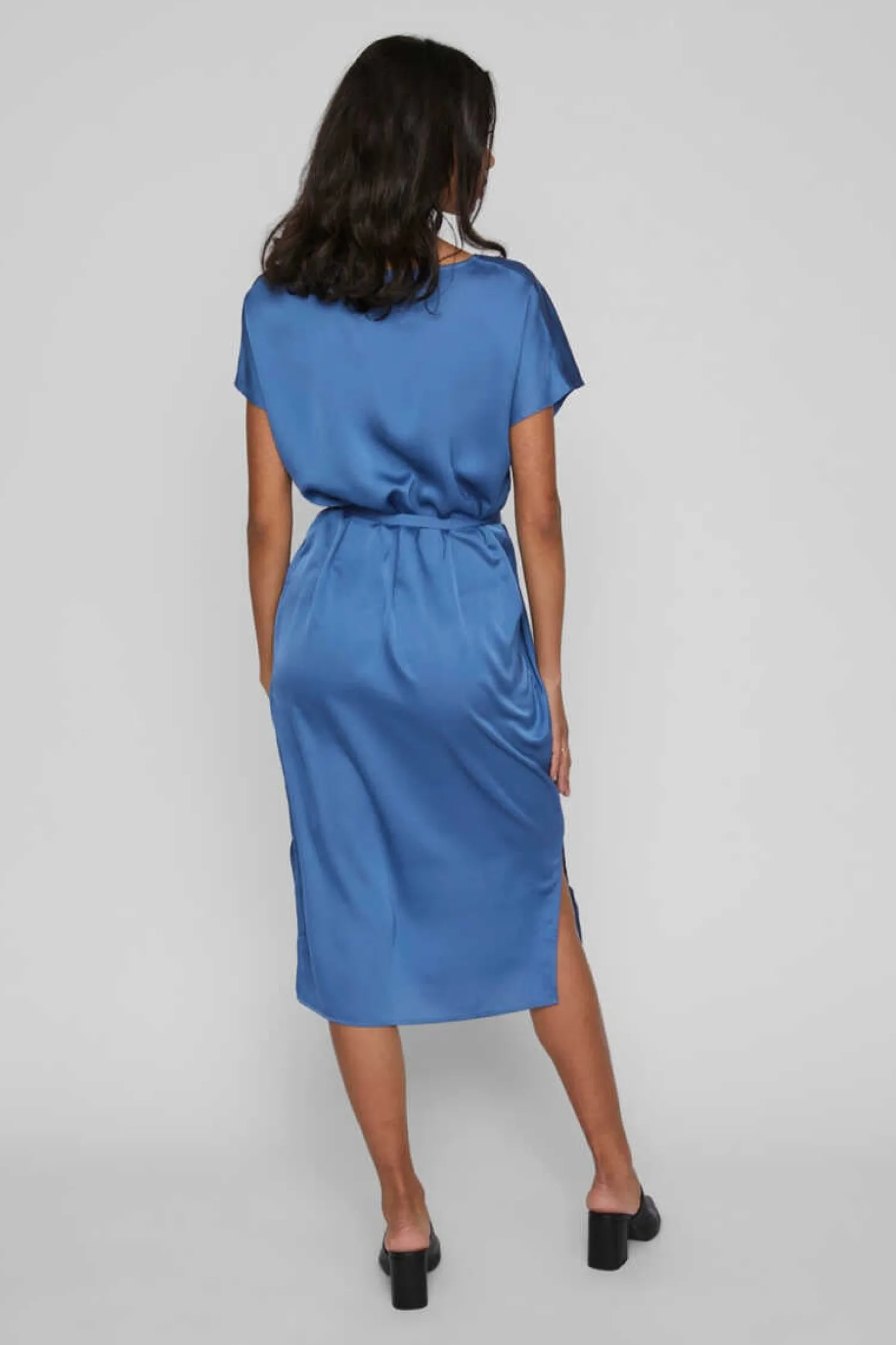 Vila Vestidos E Macacoes-Vestido Midi Acetinado De Manga Curta