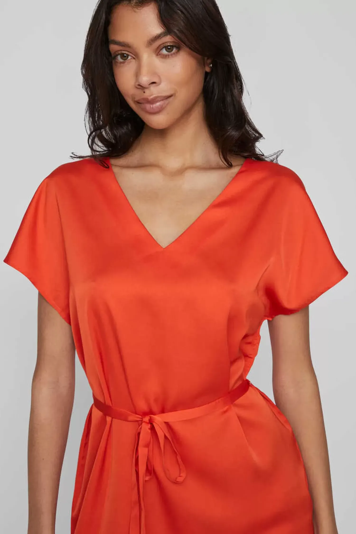 Vila Vestidos E Macacoes-Vestido Midi Acetinado De Manga Curta