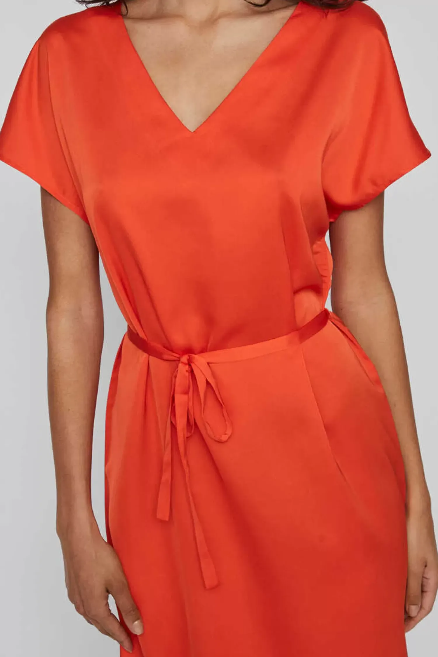 Vila Vestidos E Macacoes-Vestido Midi Acetinado De Manga Curta